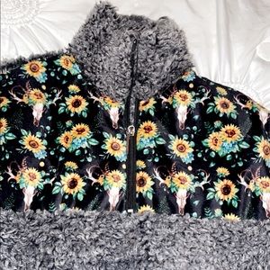 I’m selling a fur coat it came from palmetto moon